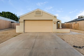 2806 W Campo Bello Dr Phoenix, AZ 85053
